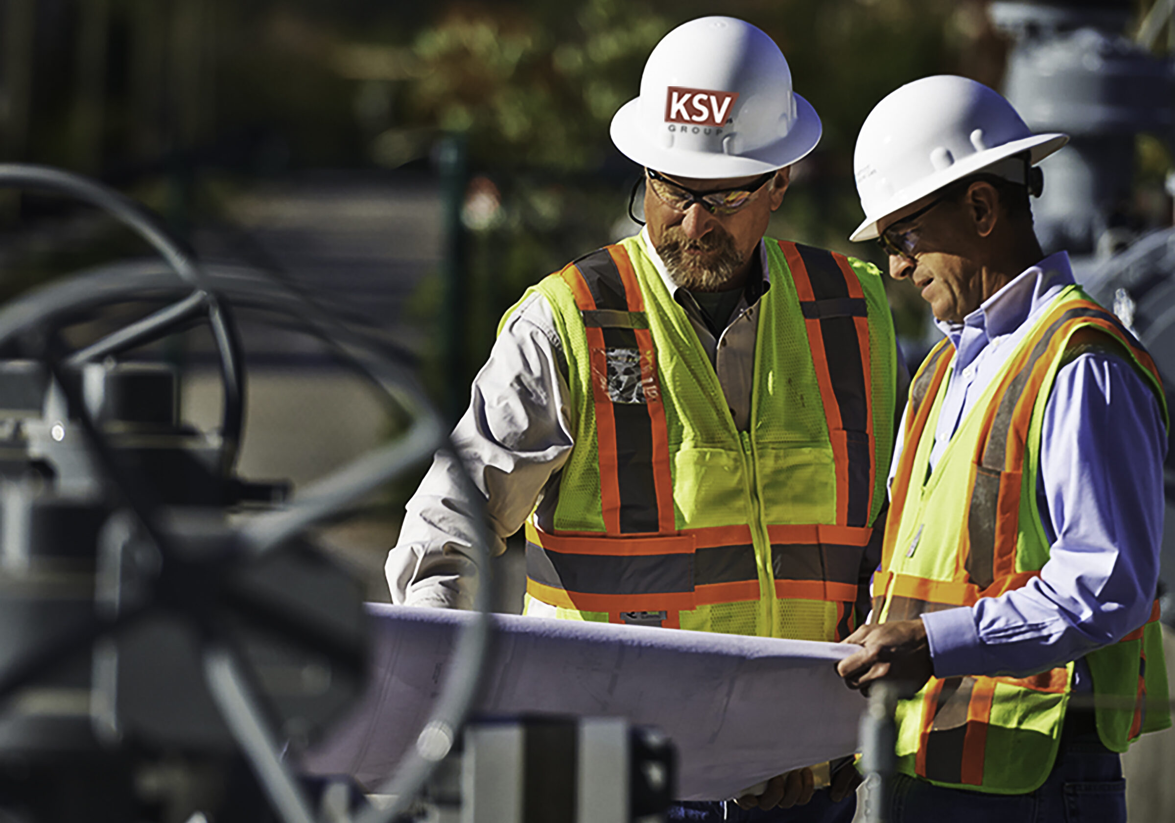 piedmont_employees_2 Nashville employees Bill Ingham and Bobby Garner on-site at the interconnection of Piedmont’s transmission pipeline with interstate pipeline Columbia Gulf.